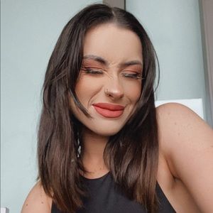 Meet your Posher, Eva